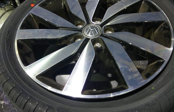 外車も安心！！持ち込みのタイヤ交換はトータルリペアヤマト