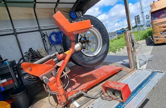 トラックの出張タイヤ交換ならトータルリペアヤマトにご相談ください